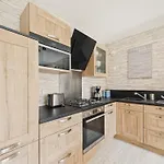 100m De La - Maison Pour 4 A St Hilaire *