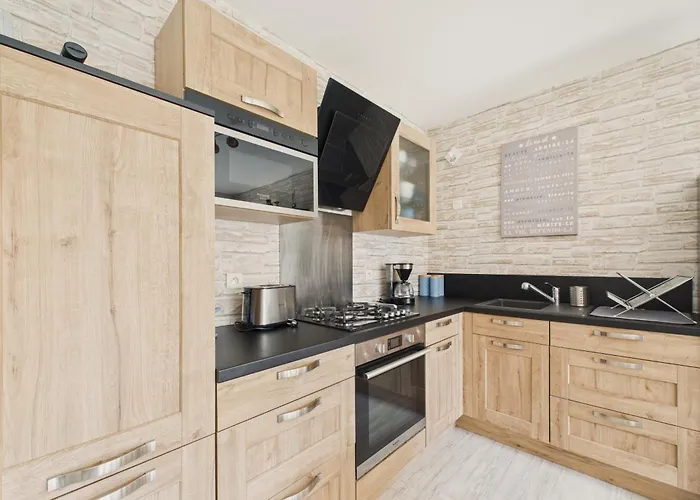 100m De La - Maison Pour 4 A St Hilaire *