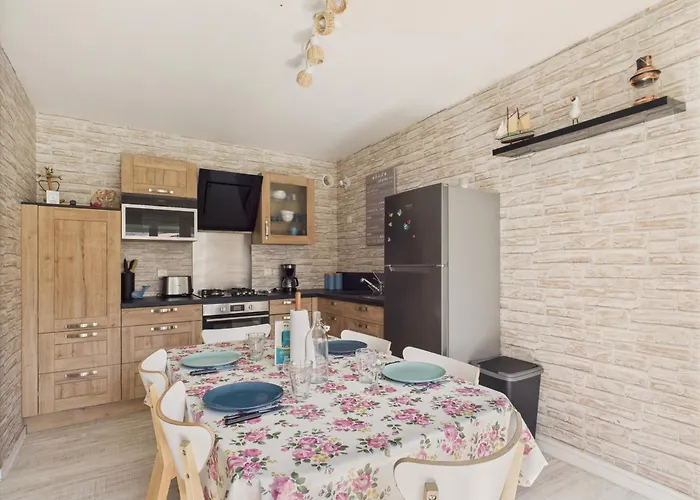 100m De La - Maison Pour 4 A St Hilaire *