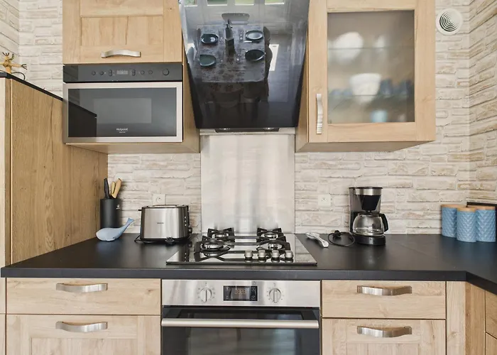 100m De La - Maison Pour 4 A St Hilaire *